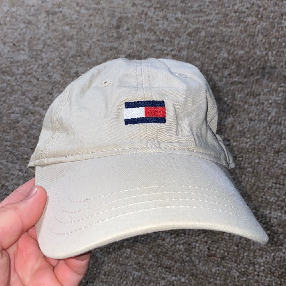 Tommy Hilfiger hat